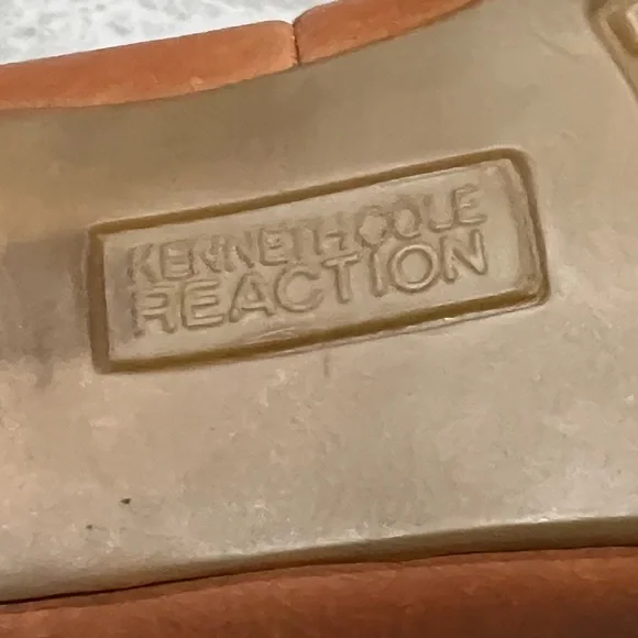 Kenneth Cole Reaction Mary Jane Peep Toe 3’ Heel Brown with White Strap Size 7 - Picture 11 of 11